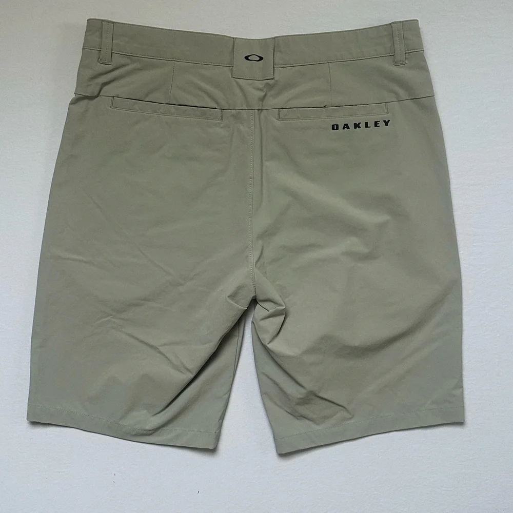 Oakley Men's Stone Gray Take Pro 3.0 Golf Flat Front Shorts Size 32 Regular Fit - Picture 4 of 10